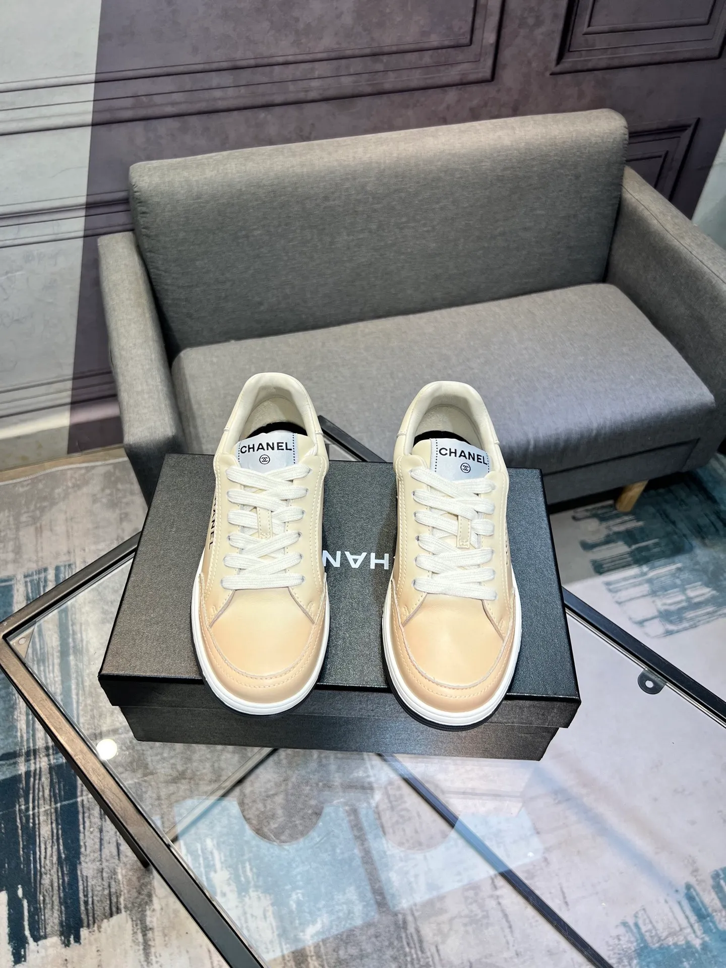 Men's men's shoes💰660 Exclusive real shots (top version) CHANEL Chanel's new panda sneakers Panda shoes Chanel 2025ss color matching thick-soled casual sports shoes sneakers Counter synchronization The counter is very popular Very difficult to buy a shoe The most popular thick-soled panda shoes on the Internet It is obvious that Xiaoxiang control cannot miss it Simple and versatile white shoes that have both good looks and comfort Thick sole increases height, is super versatile and can be worn with eyes closed😍 Whoever wears it will look better. Upper: calfskin. Lining: imported sheepskin lining. Outsole: TPU original outsole. Size: 35-44 (41 for women, 40 for men, custom made).